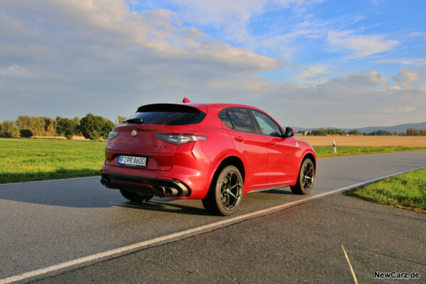 Alfa Romeo Stelvio Quadrifoglio schräg hinten rechts