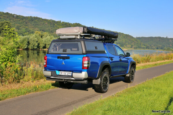 Mitsubishi L200 Explorer schräg hinten rechts