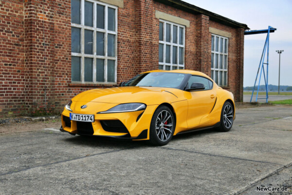 Toyota GR Supra schräg vorn links