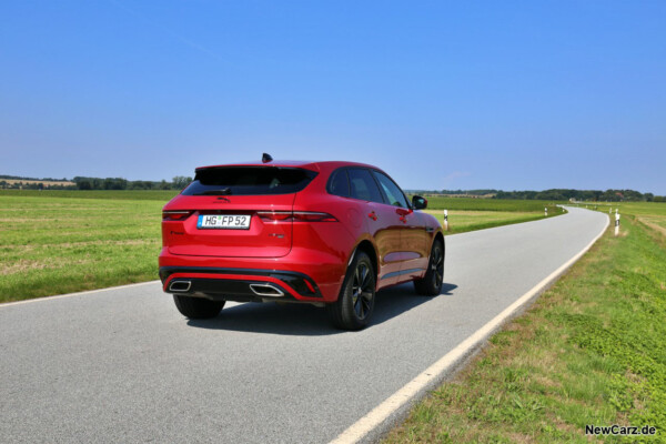 Jaguar F-Pace schräg hinten rechts