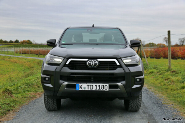 Toyota Hilux Front