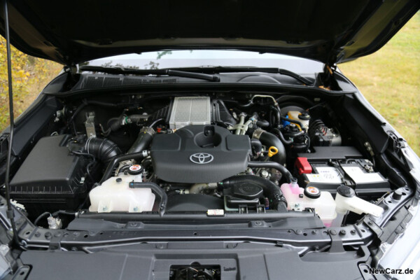 Motorraum Toyota Hilux