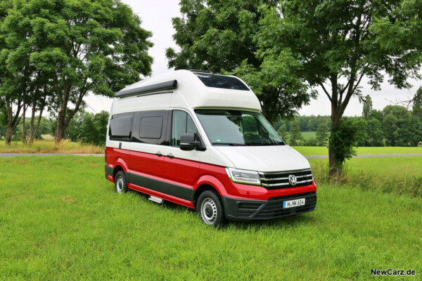 VW Grand California schräg vorn rechts