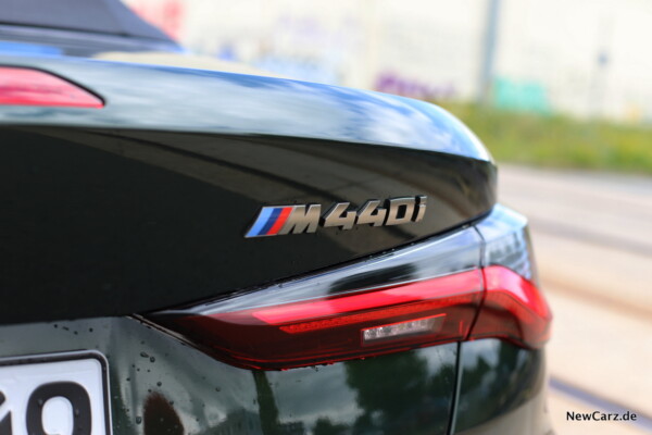 M440i Badge