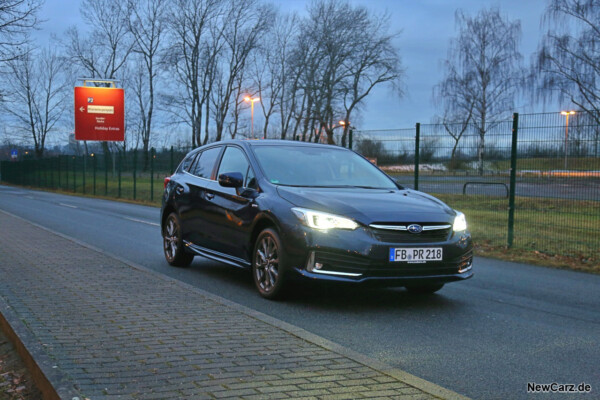 Subaru Impreza e-Boxer schräg vorne rechts