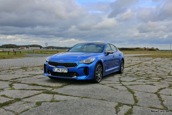 Kia Stinger Facelift schräg vorne links