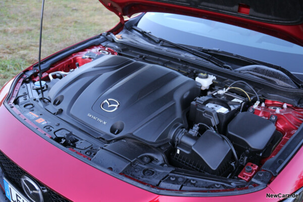 Motorraum e-SKYACTIV X