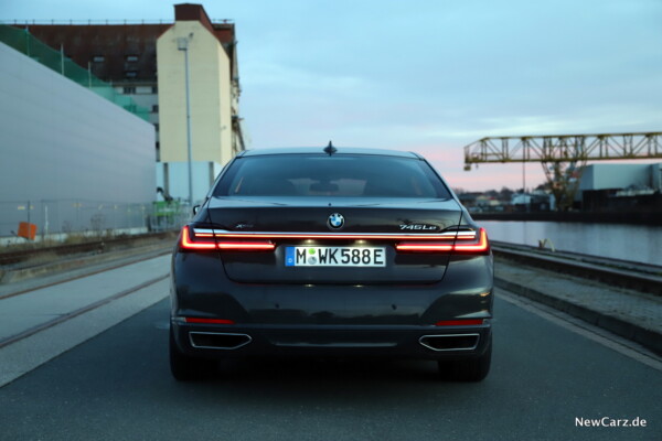 BMW 745Le xDrive Heck