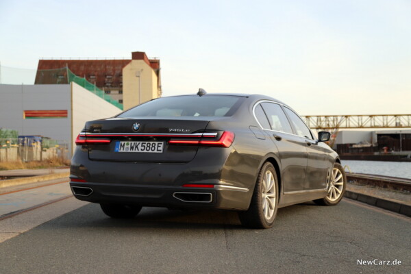 BMW 745Le xDrive Sunset