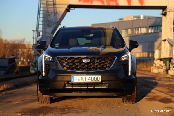 Cadillac XT4 350T Front