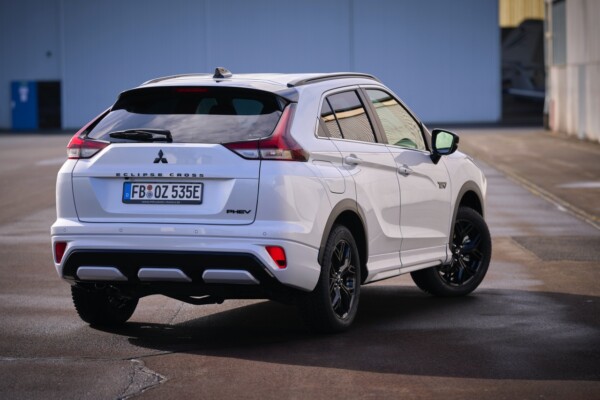 Mitsubishi Eclipse Cross Plug-in Hybrid Select Black