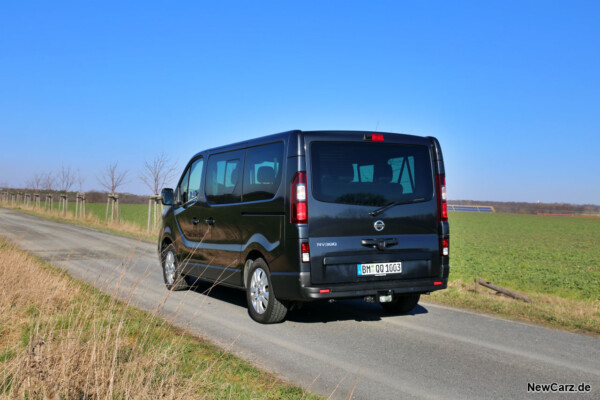 Nissan Primastar schräg hinten links