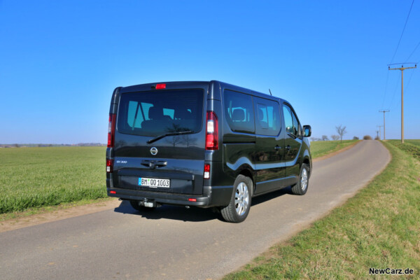 Nissan Primastar schräg hinten rechts