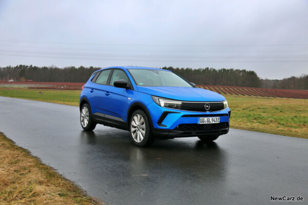 Opel Grandland Hybrid 4 schräg vorne rechts