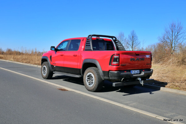 RAM 1500 TRX schräg hinten links