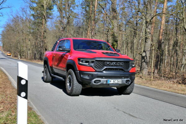 RAM 1500 TRX schräg vorne rechts