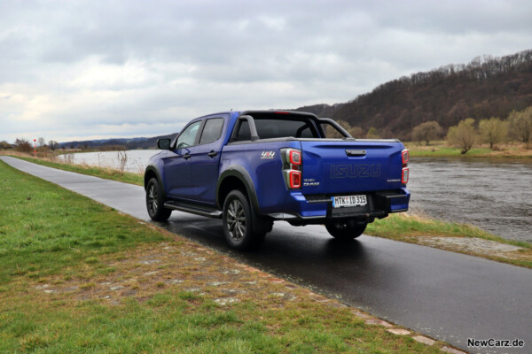 Isuzu D-Max schräg hinten links