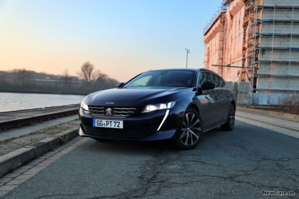 Peugeot 508 SW Diesel schräg vorne links