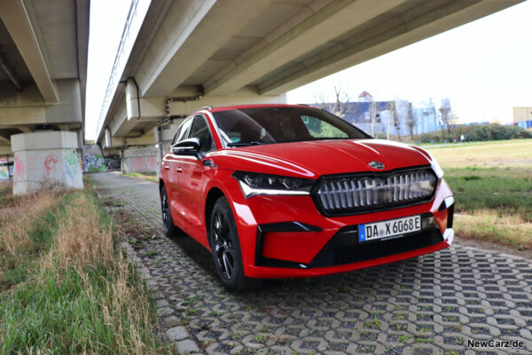 Skoda Enyaq iV schräg vorne rechts