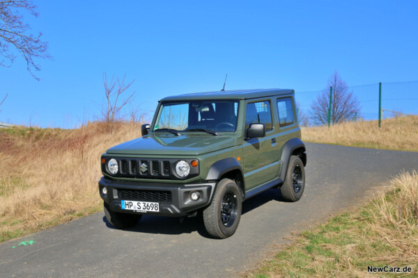 Suzuki Jimny Nutzfahrzeug schräg vorn links