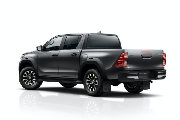 Toyota Hilux GR Sport schräg hinten