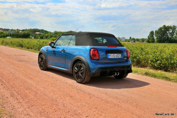 Mini John Cooper Works Cabrio schräg hinten links