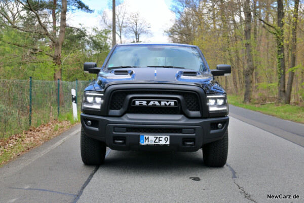 RAM 1500 Classic Front