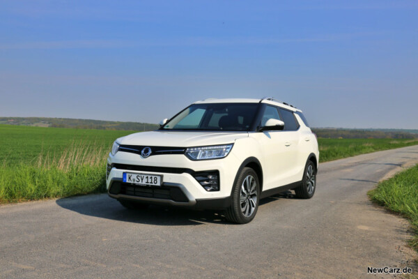 Ssangyong Tivoli Grand schräg vorn links