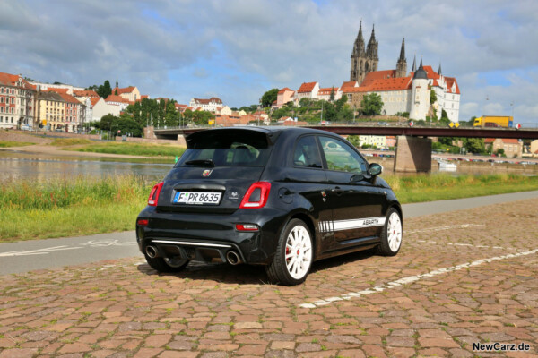 Abarth 695 EsseEsse schräg hinten rechts