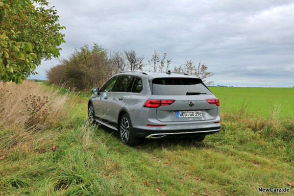 VW Golf 8 Alltrack schräg hinten links