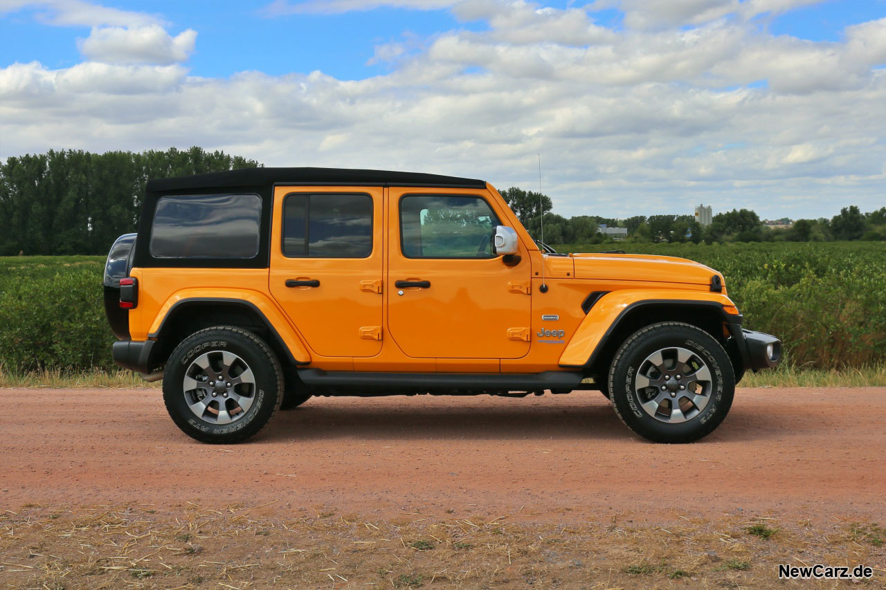 Zwei Tür Jeep Wrangler Rubicon hob mit übergroßen Reifen für Trail