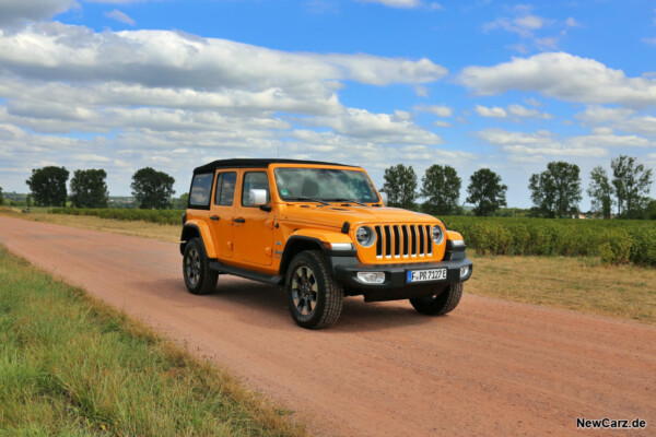 Jeep Wrangler 4xe schräg vorn rechts