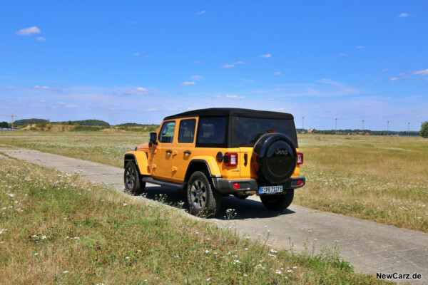 Jeep Wrangler 4xe schräg hinten links