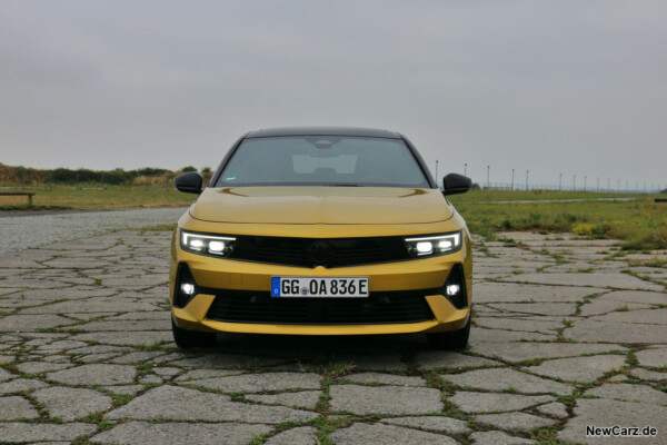 Front des Opel Astra Hybrid