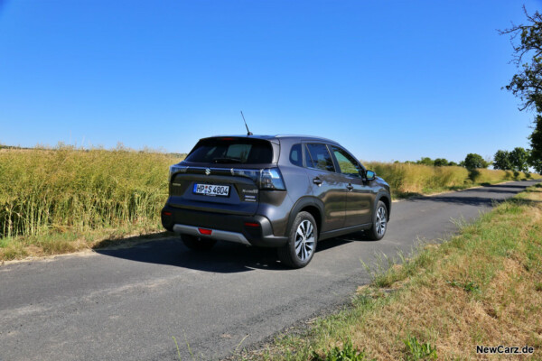 Suzuki S-Cross schräg hinten rechts