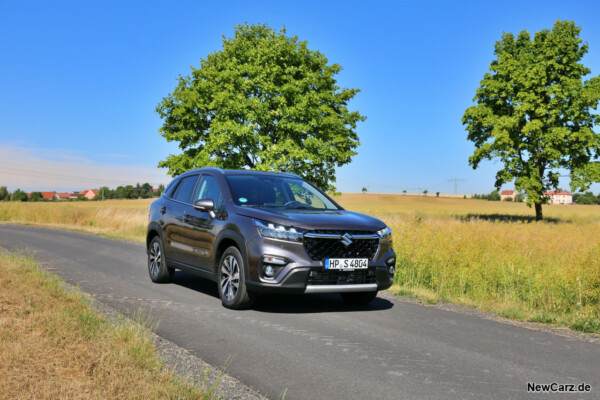 Suzuki S-Cross schräg vorne rechts