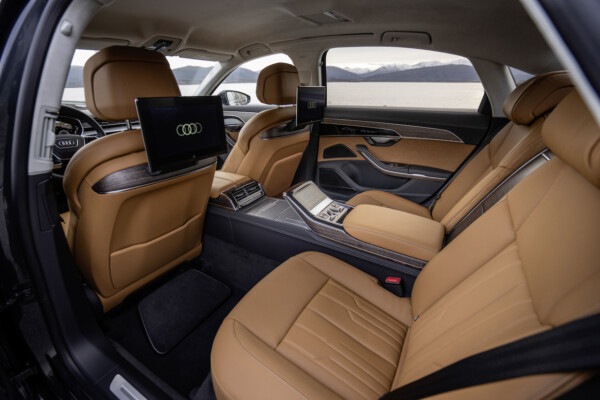 Audi A8 L 2022 Fond