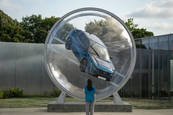 Peugeot 408 Hybrid in Sphere