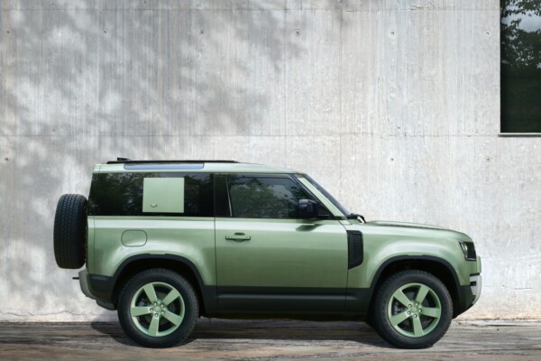 Land Rover Defender 75th Limited Edition Seite