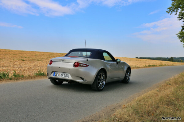 Mazda MX-5 Kinenbi schräg hinten rechts