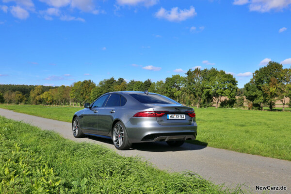 Jaguar XF schräg hinten links