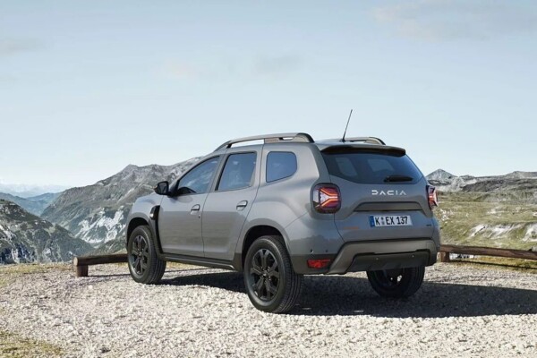 Dacia Duster Extreme schräg hinten links