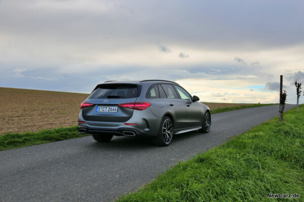 Mercedes-Benz C300d T-Modell schräg hinten rechts