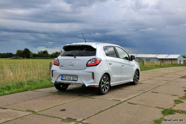 Mitsubishi Space Star schräg hinten rechts