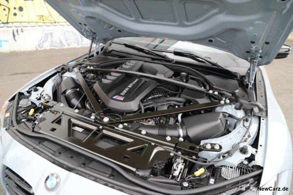 BMW M4 Competition Cabrio Motorraum