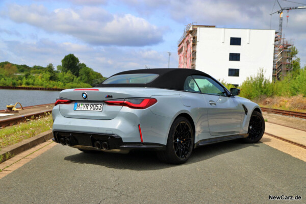 BMW M4 Competition Cabrio schräg hinten rechts