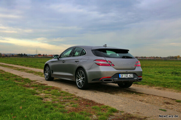 Genesis G70 Shooting Brake schräg hinten links