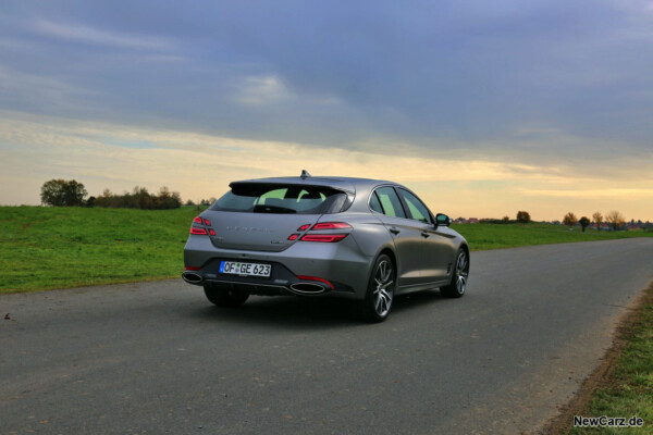 Genesis G70 Shooting Brake schräg hinten rechts