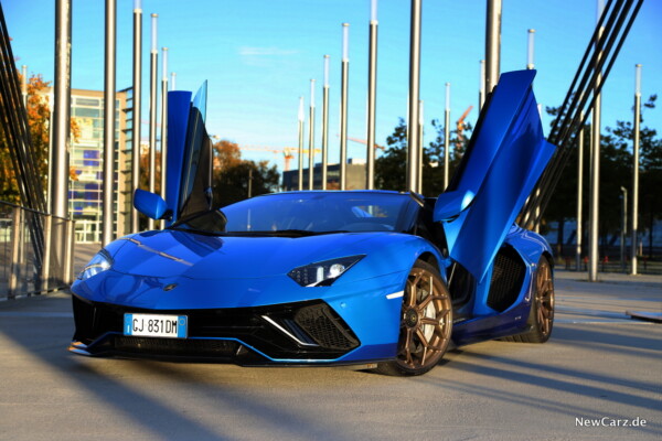 Lamborghini Aventador Ultimae Blau