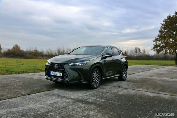 Lexus NX 350h schräg vorn links